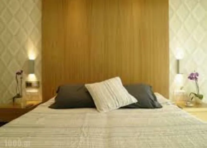 Favie Suzanne Tínos